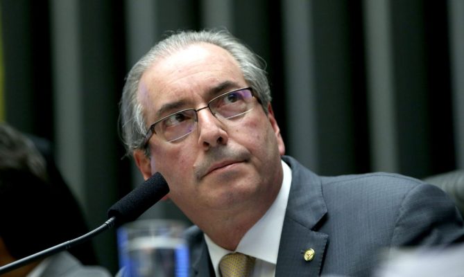 Juíza põe Cunha em domiciliar para aguardar teste de coronavírus
