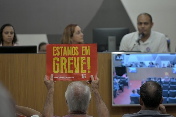 Sistema online de matrícula encaminhou aluno para centro prisional