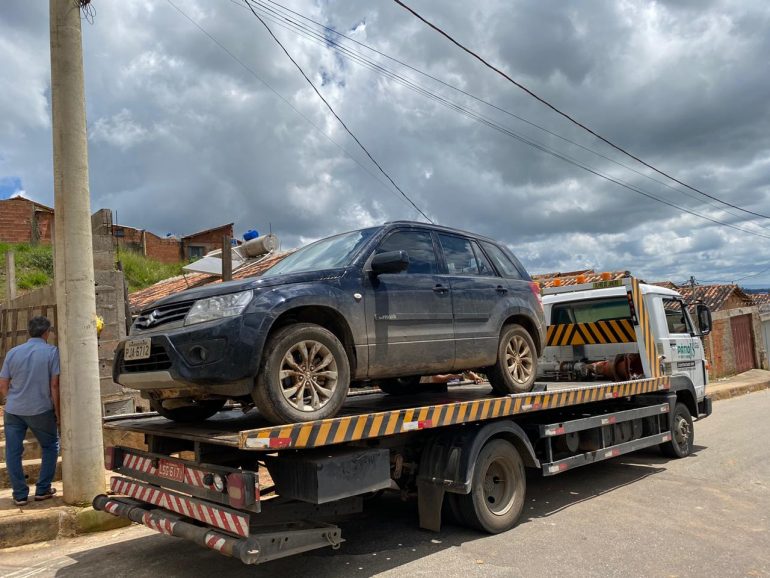 Carro usado em assaltos em Rio Piracicaba e Monlevade é encontrado no bairro Planalto
