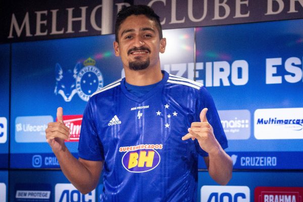 apos-impasse-de-2-meses-ramon-e-apresentado-no-cruzeiro-nada-e-por-acaso