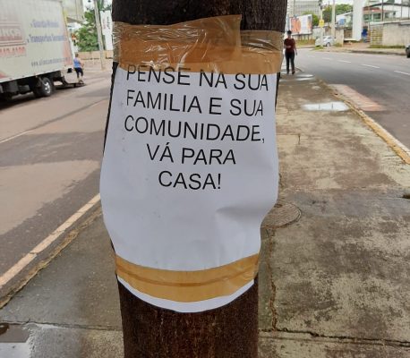 arvores-da-mauro-ribeiro-amanhecem-com-recados-va-para-casa