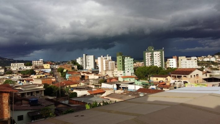 Boa notícia: hoje é sábado! Má notícia: pode chover; confira a previsão do tempo