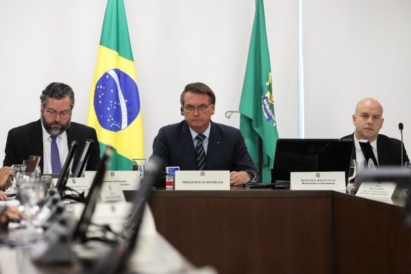 decreto-de-bolsonaro-inclui-igrejas-e-lotericas-em-lista-de-atividades-essenciais