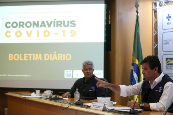 os-mesmos-que-fazem-carreata-sao-os-que-depois-vao-ficar-em-casa-diz-mandetta