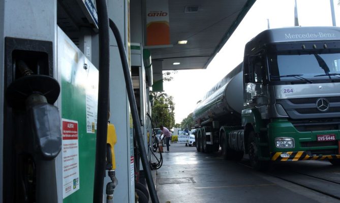 Preços de diesel e gasolina já têm queda nos postos, diz ANP