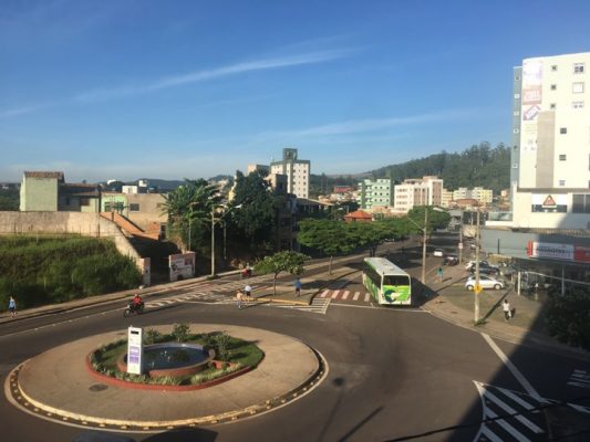 Para começar a quinta-feira, xícara de café; para o resto do dia, moletom... confira a previsão do tempo