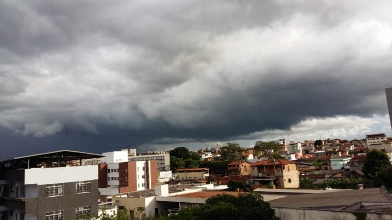 Tempo encoberto e mais chuva: confira a previsão para esta quarta-feira em Itabira e região