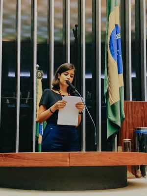 projeto-que-preve-absorvente-de-graca-une-bancada-feminina