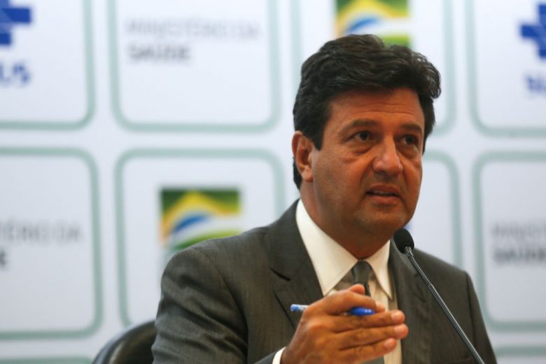 Sistema de saúde pode entrar em colapso em abril, diz ministro