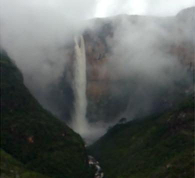 Cachoeira do Tabuleiro, maior de MG, tem acesso fechado devido às chuvas