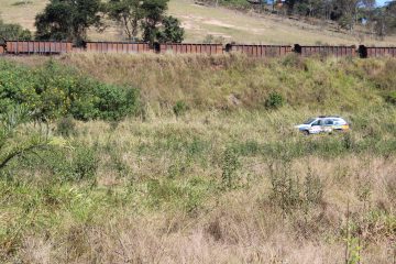 Polícia encontra Saveiro roubada que pode ter sido usada em assalto