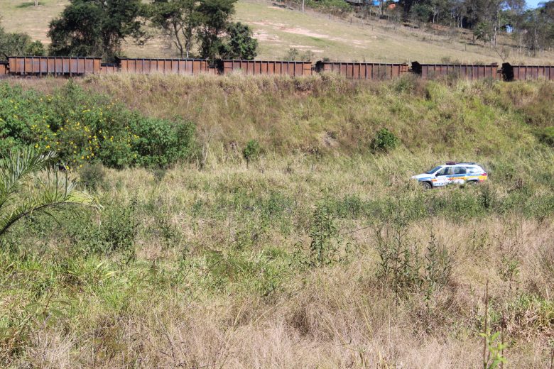 Polícia encontra Saveiro roubada que pode ter sido usada em assalto