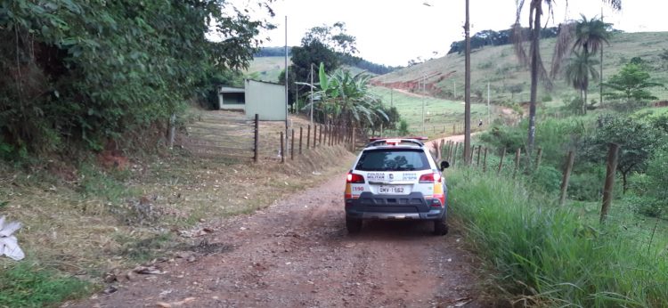 bandidos-fingem-ser-policiais-para-roubar-armas-na-zona-rural-de-itabira