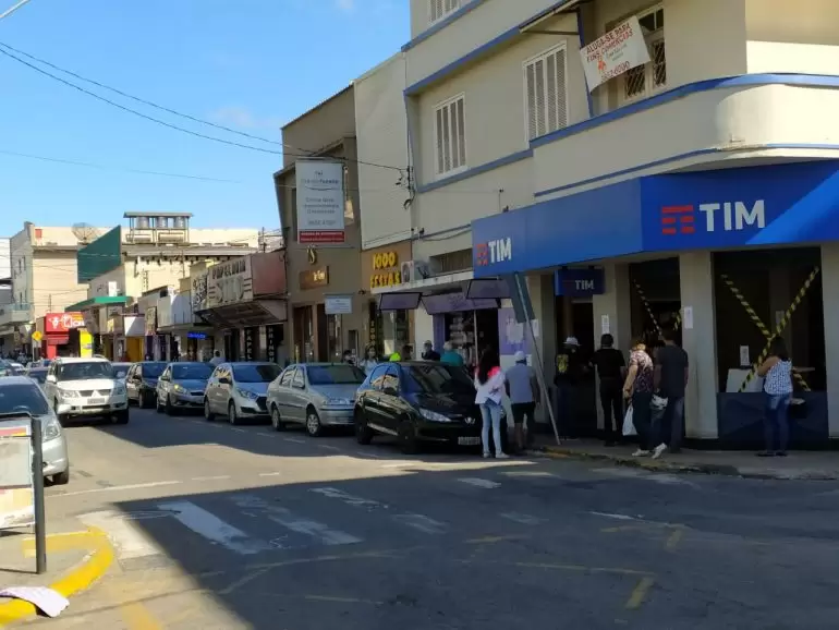 Centro comercial em Monlevade movimentado no primeiro dia de reabertura das lojas