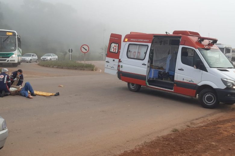 Acidente entre carro e moto deixa homem ferido em Itabira