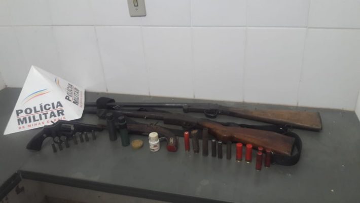 armas-sao-apreendidas-durante-operacao-da-pm-na-zona-rural-de-ipoema
