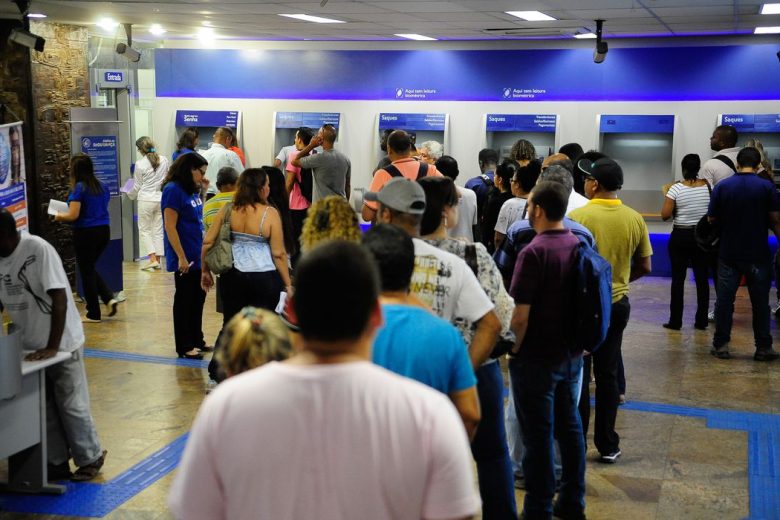 Governo transfere Fundo PIS/Pasep para o FGTS e permite saque de R$ 1.045