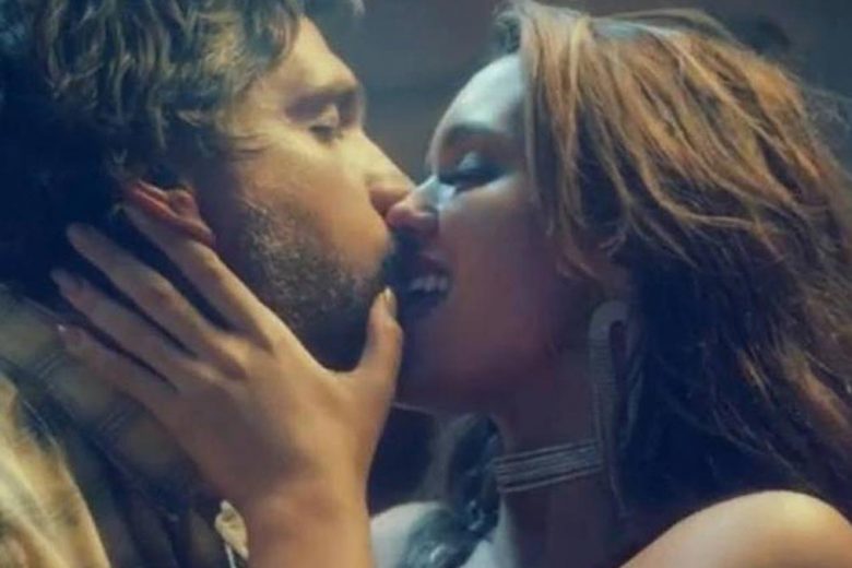 Quem é a participante do BBB que pode estar namorando um cantor sertanejo?