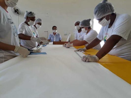 Presidiários de Minas fazem mais de 100 mil unidades máscaras