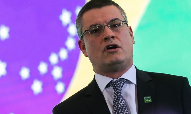 mauricio-valeixo-e-exonerado-da-diretoria-geral-da-policia-federal