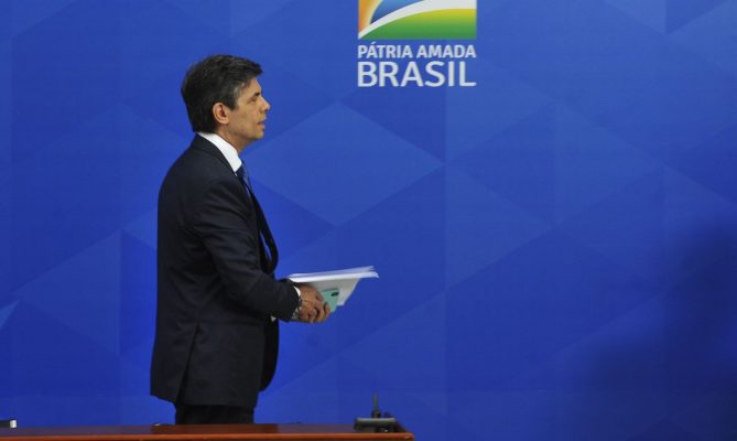 teich-ministro-saude-deixa-cargo