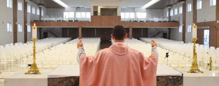Comunidade São Geraldo realiza bazar em prol de reforma da igreja