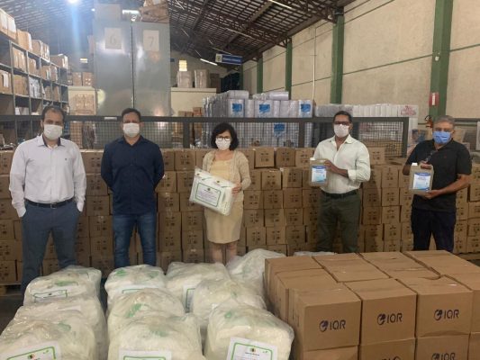 sicoob-credivale-doa-16-mil-lencois-e-490-litros-de-alcool-em-gel-a-secretaria-municipal-de-saude