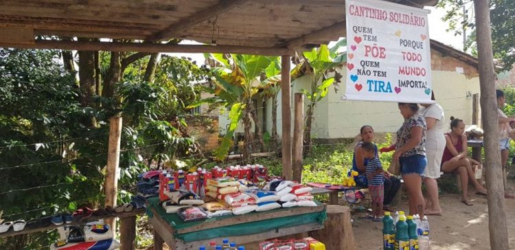 Cantinho solidário arrecada doações em ruas de Conceição