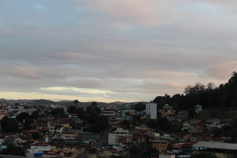 Quinta-feira deve ser de tempo nublado e frio em Itabira