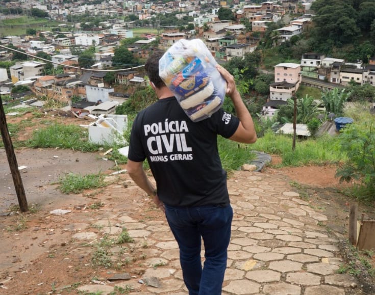 Polícia Civil entrega mais de sete toneladas de alimentos à famílias em Ipatinga