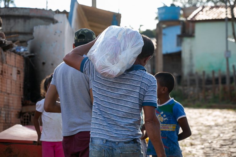 Prefeitura de Ouro Preto entrega cestas a 3.500 famílias