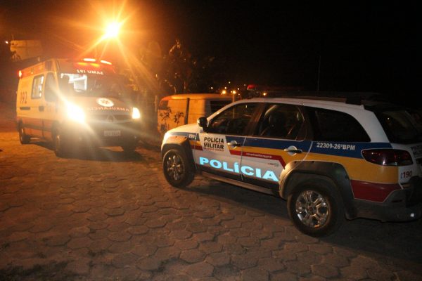 homem-e-levado-para-a-sala-vermelha-apos-ser-baleado-em-itabira
