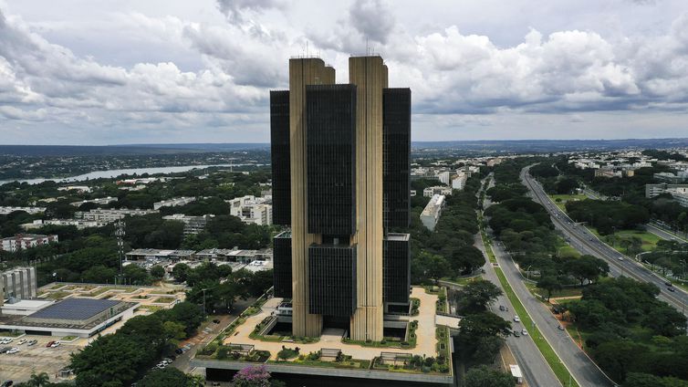 Mercado financeiro aumenta projeção da inflação para 3,98% em 2021
