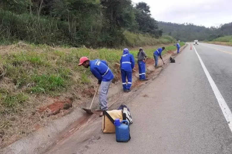 Dnit realiza serviços de manutenção em rodovias mineiras