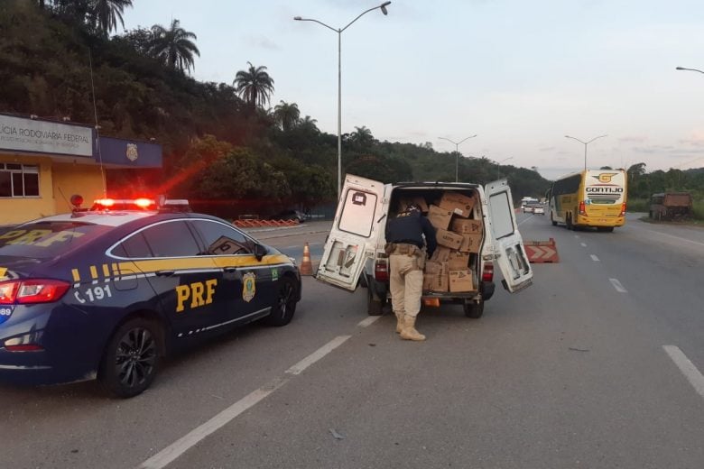 Cinco são presos e caminhonete clonada é apreendida pela PRF na BR-381