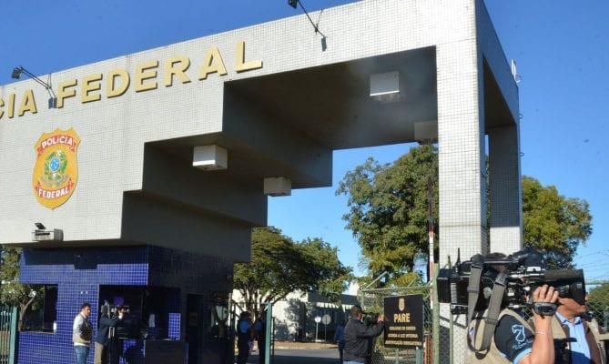 em-acao-contra-fake-news-pf-cumpre-mandados-em-cinco-estados-e-no-df