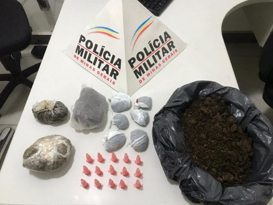 jovens-de-18-e-20-anos-sao-presos-por-trafico-de-drogas-no-bairro-amazonas-em-itabira