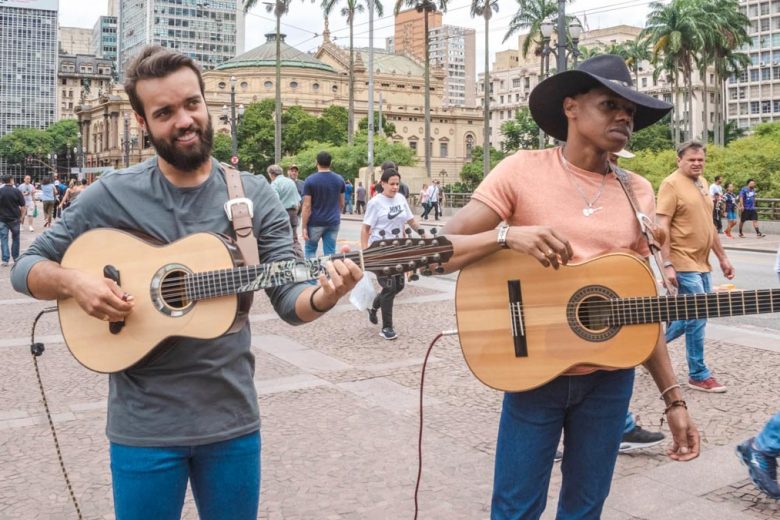 Lucas Reis e Thacio revivem Tim Maia em medley na Paulista