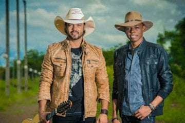 Lucas Reis e Thacio levam a moda de viola para a live sertaneja neste domingo (31)