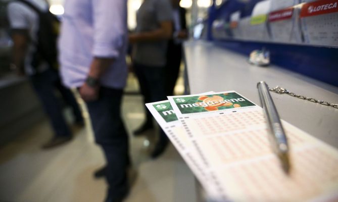 Mega-Sena acumula e prêmio vai a R$ 56 milhões; saiba como apostar