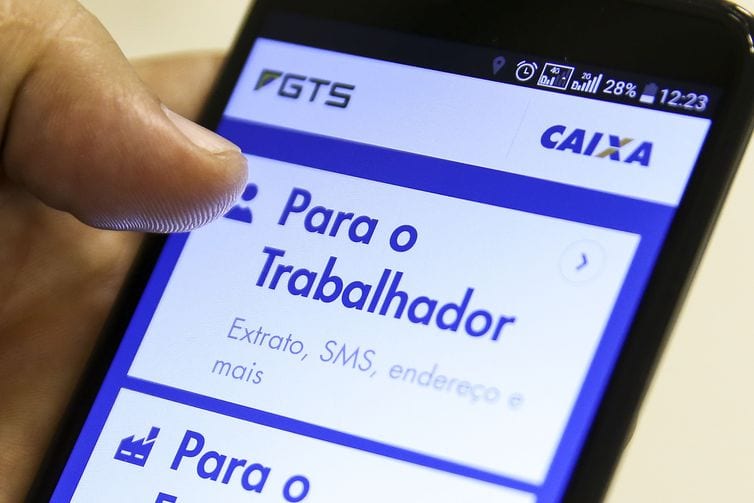Quem tem direito ao lucro bilionário do FGTS que será distribuído em agosto?