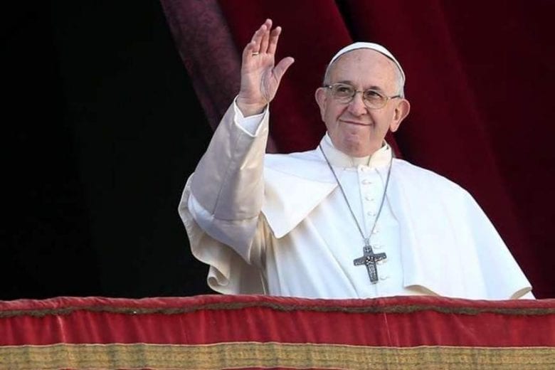 Papa Francisco faz transmissão ao vivo e reza terço com ...