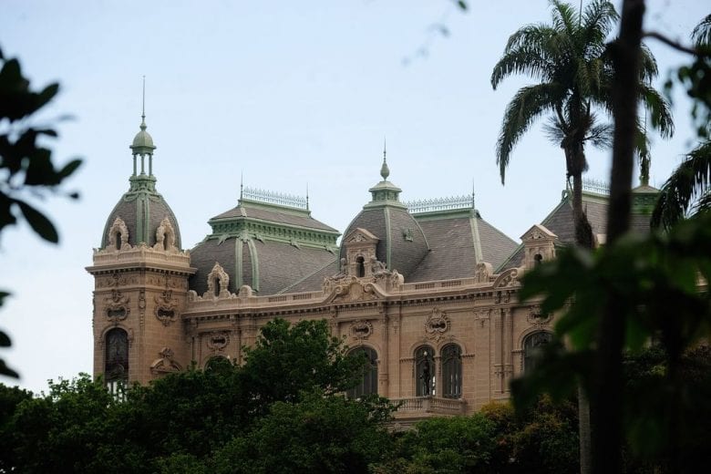 PF faz operação na residência oficial do governador do Rio