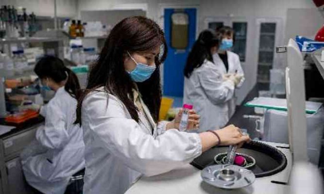 Vacina da Moderna garante proteção contra variantes por até 6 meses, diz estudo