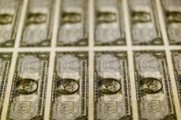 Dólar fecha praticamente estável depois de chegar a R$ 5,87