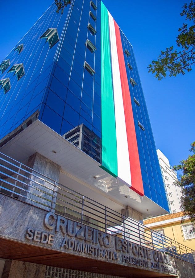 Com bandeirão na sede, Cruzeiro presta homenagem ao dia da República Italiana