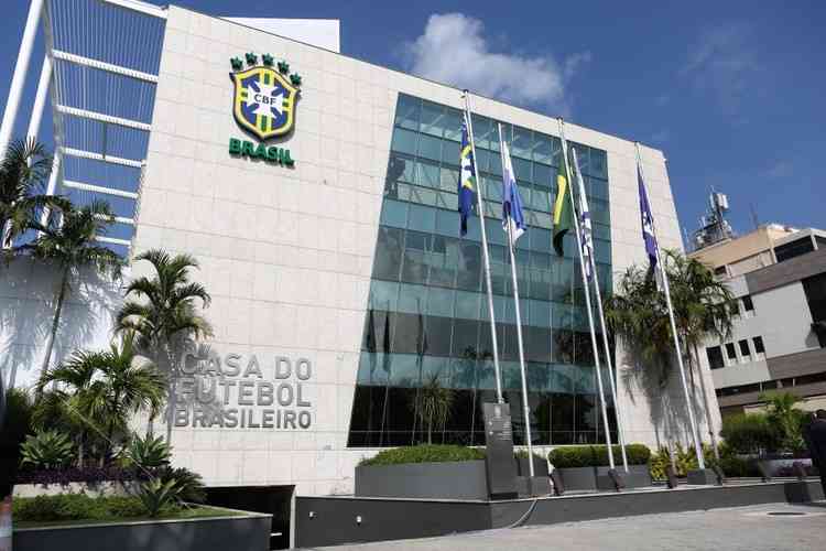 CBF divulga guia médico de sugestões protetivas para o retorno do futebol brasileiro
