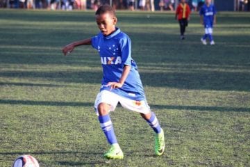 Mesmo depois de denúncias, Cruzeiro cedeu ‘direitos’ do garoto Estevão William a conselheiro