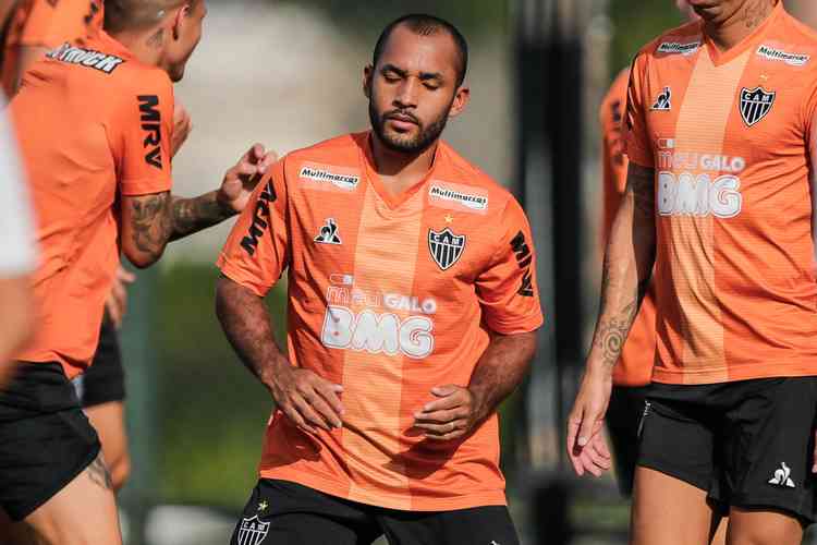 Atlético avança em negociação para emprestar Edinho a time sul-coreano