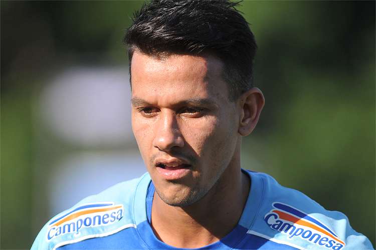 Quadro de Henrique é estável e apresenta evolução, diz nota do Cruzeiro
